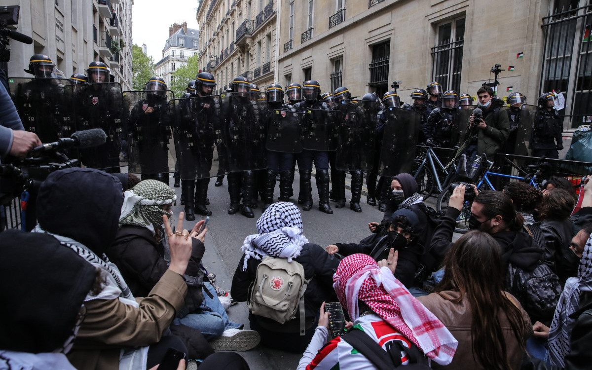 Studenti koji podržavaju Palestince izašli iz pariskog univerziteta posle višednevne napetosti