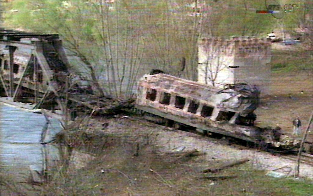 Godišnjica bombardovanja autobusa "Đakovica prevoza" u kome je poginulo 20 ljudi